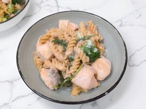 Creamy salmon pasta recipe with lemon, spinach and broccoli